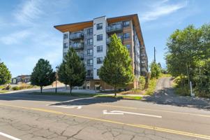 featured image of 2338 Island Hwy S