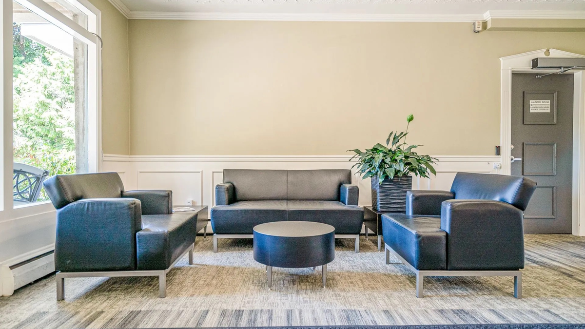 Fraser Tolmie Apartments - Photo 7 of 19