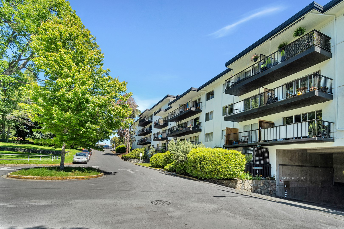 707 Esquimalt Rd - Photo 5 of 19