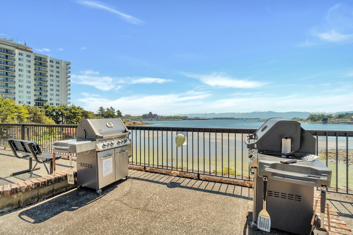 707 Esquimalt Rd - Photo 7 of 19