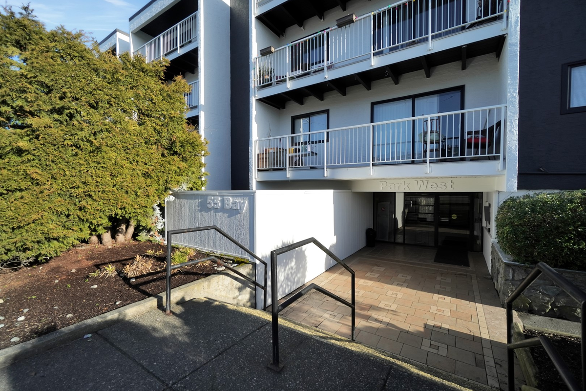 55 Bay St - Photo 4 of 10