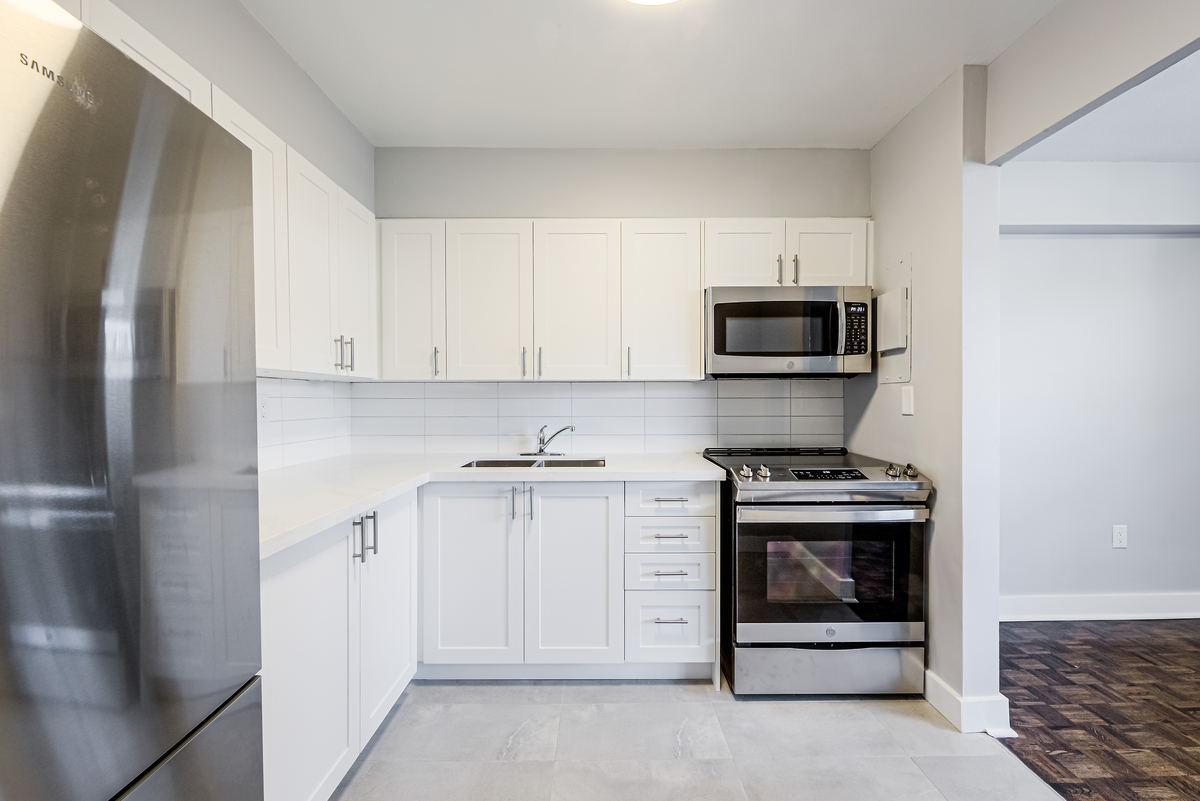 70 Park Street East - Photo 6 of 23