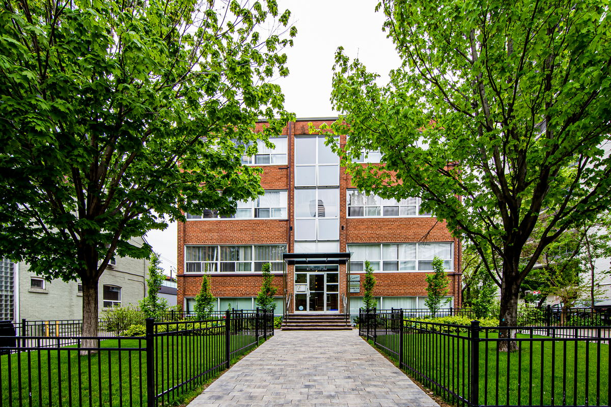 107 Redpath Avenue - Photo 3 of 12