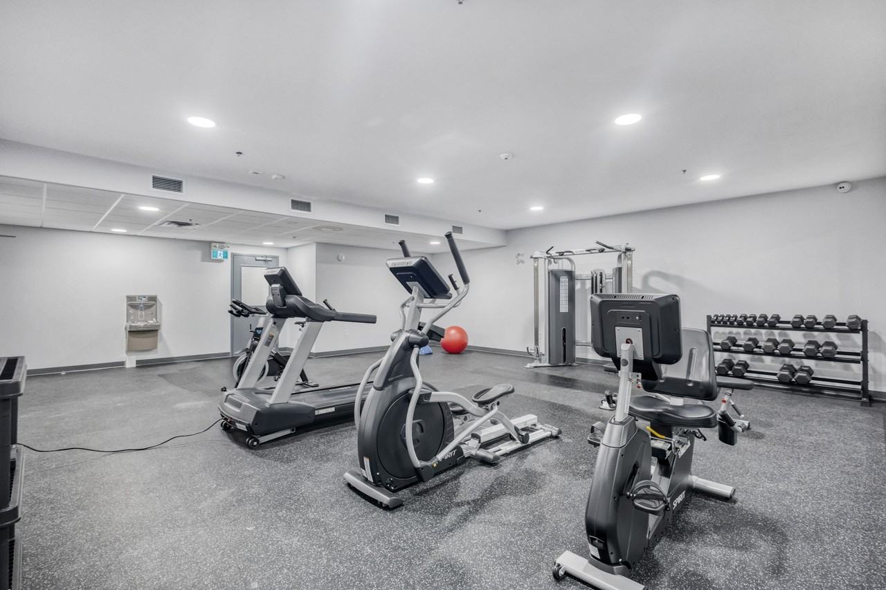 1033 Autumnwood Drive - Photo 4 of 28