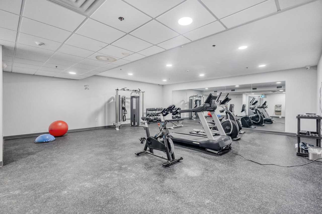 1033 Autumnwood Drive - Photo 5 of 28