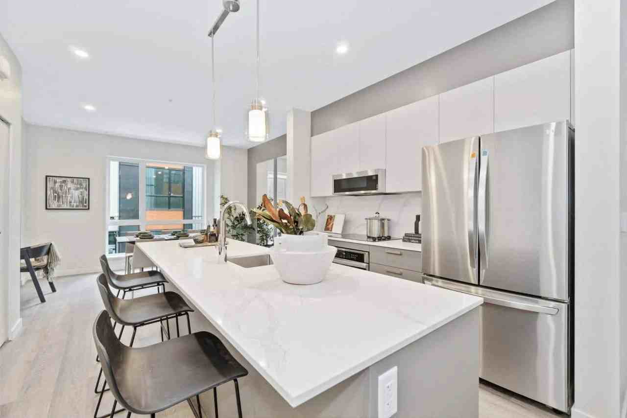 Hendry Place - Photo 2 of 10