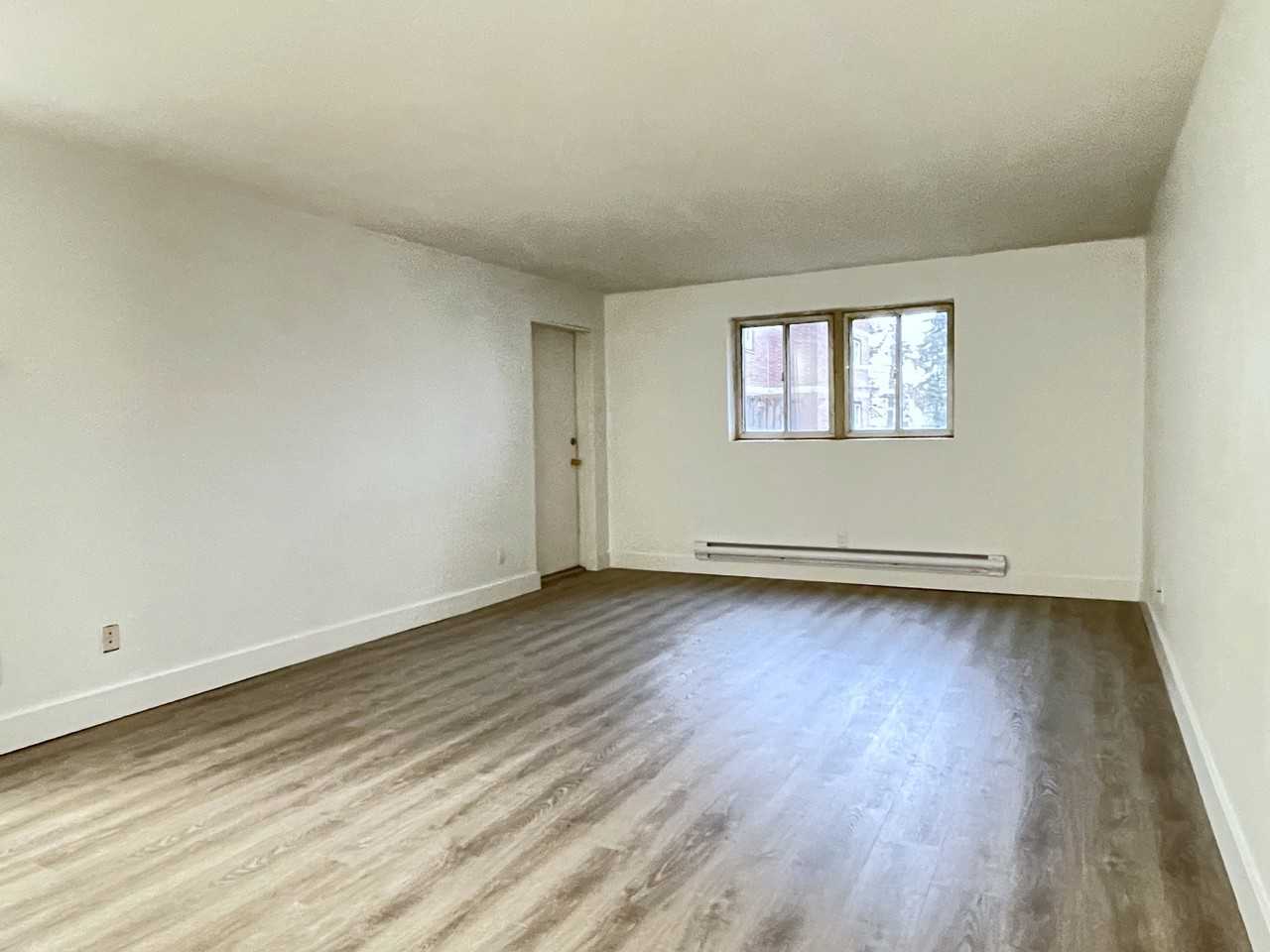 19 Regency Crescent - Photo 7 of 20