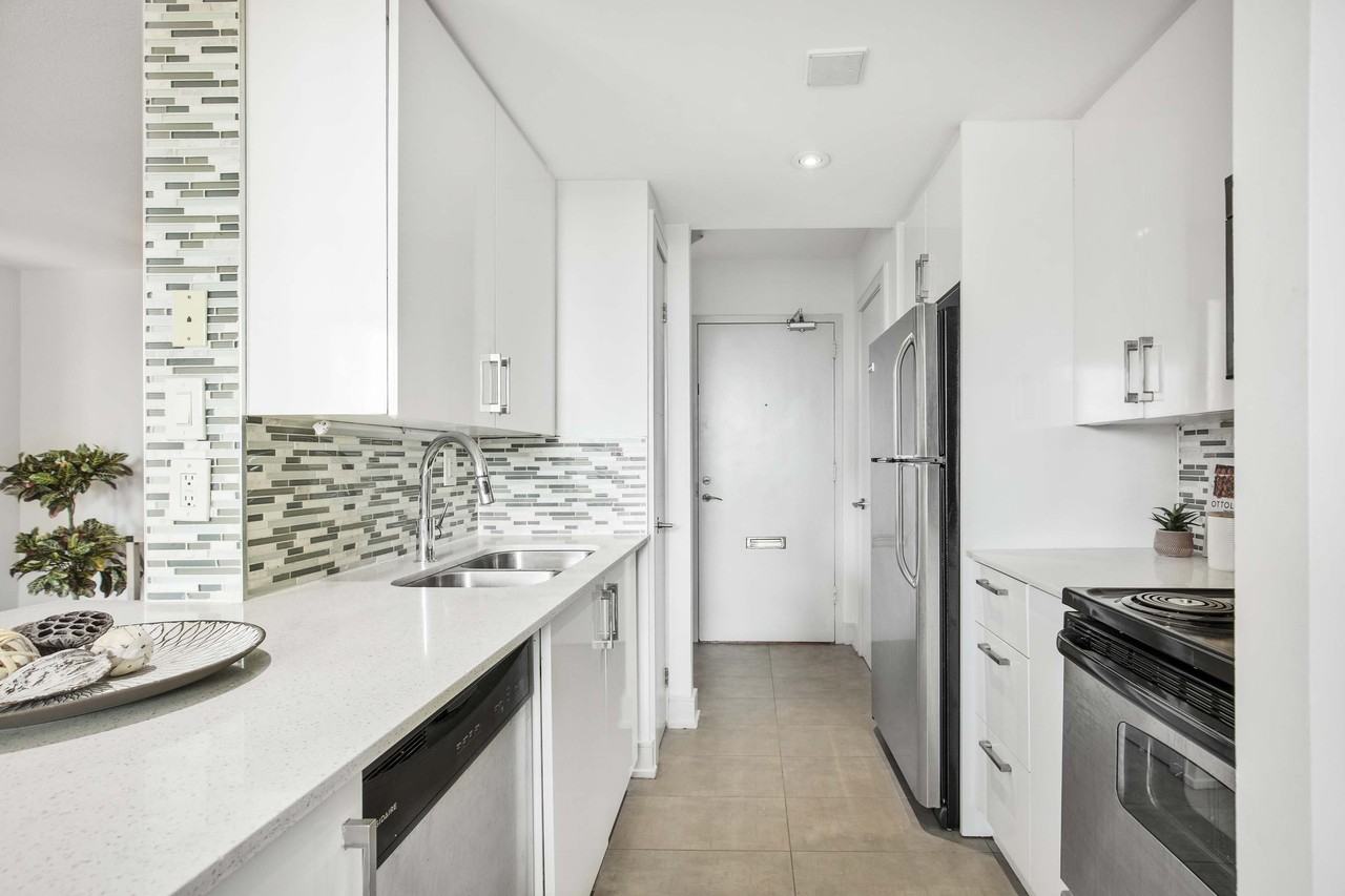 225 Davisville Avenue - Photo 3 of 26