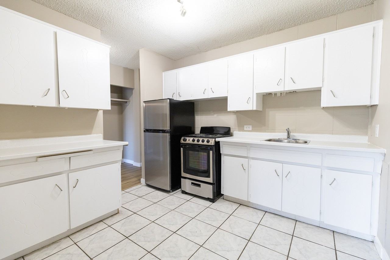 White Plains Manor - Photo 5 of 12