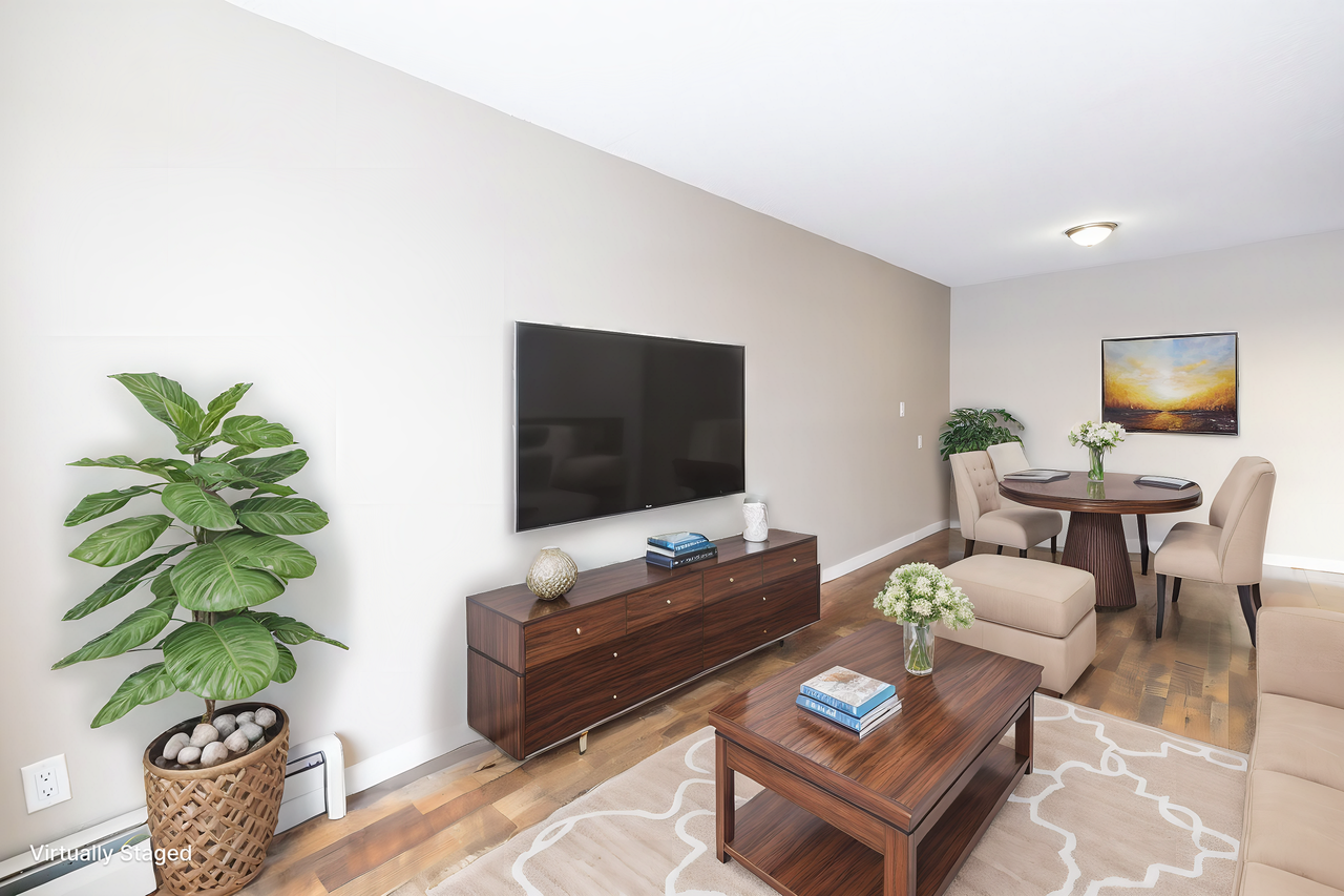 Cedarbrae Manor - Photo 6 of 43