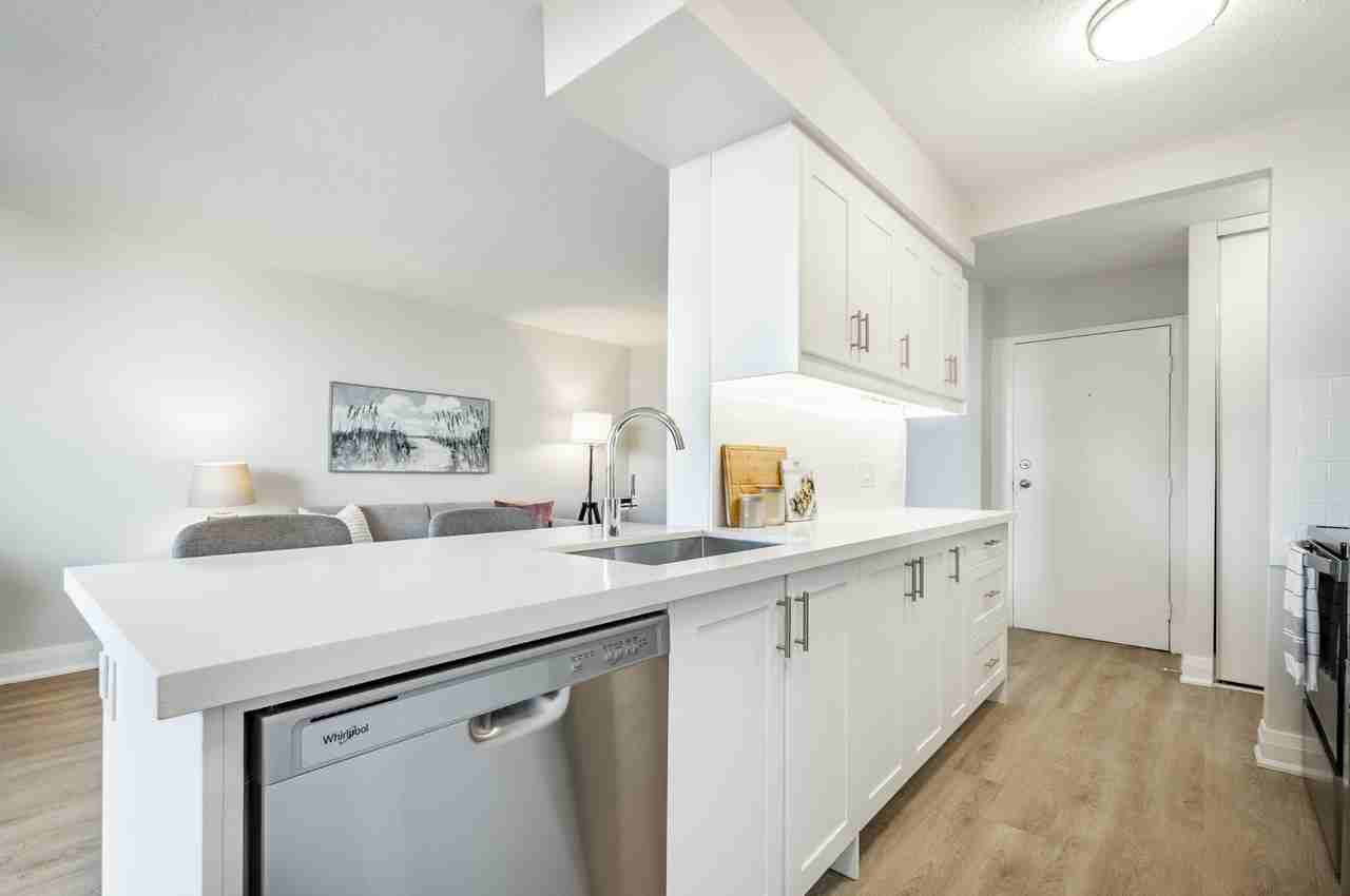 100 Forest Avenue - Photo 4 of 50