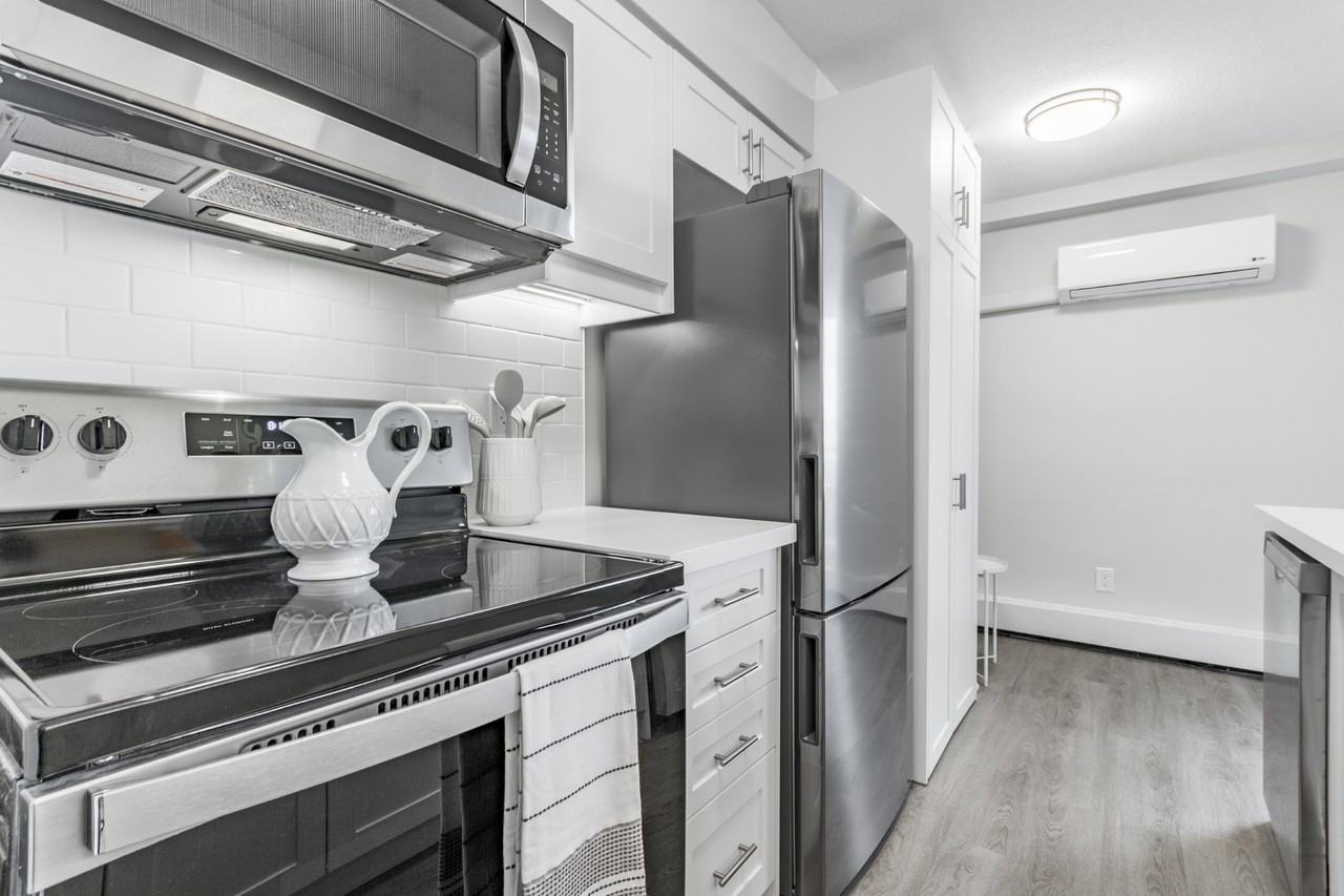 123 Charlton Avenue East - Photo 5 of 50