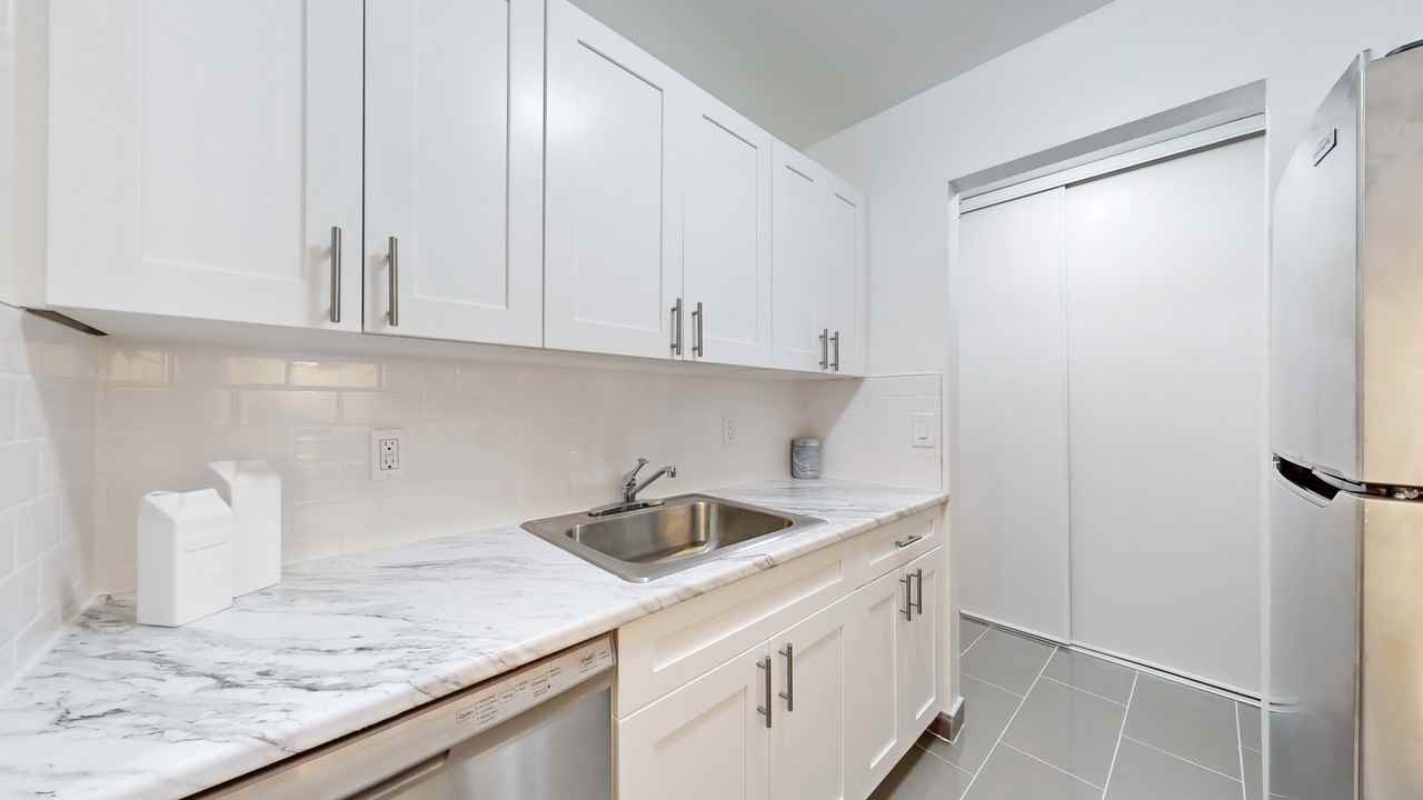 Bedford Oaks - Photo 4 of 44