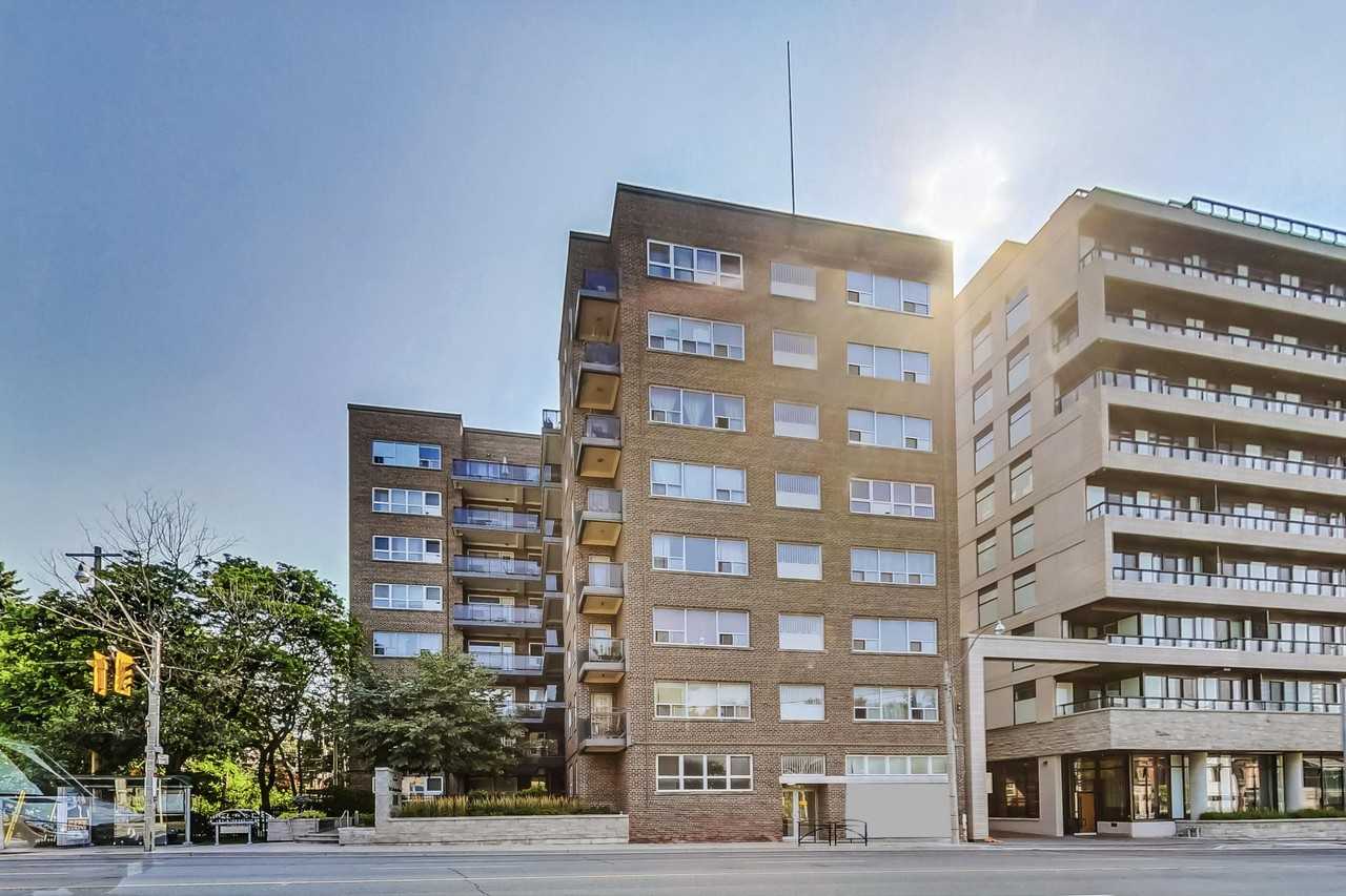 The Cottingham Manor - Photo 2 of 32