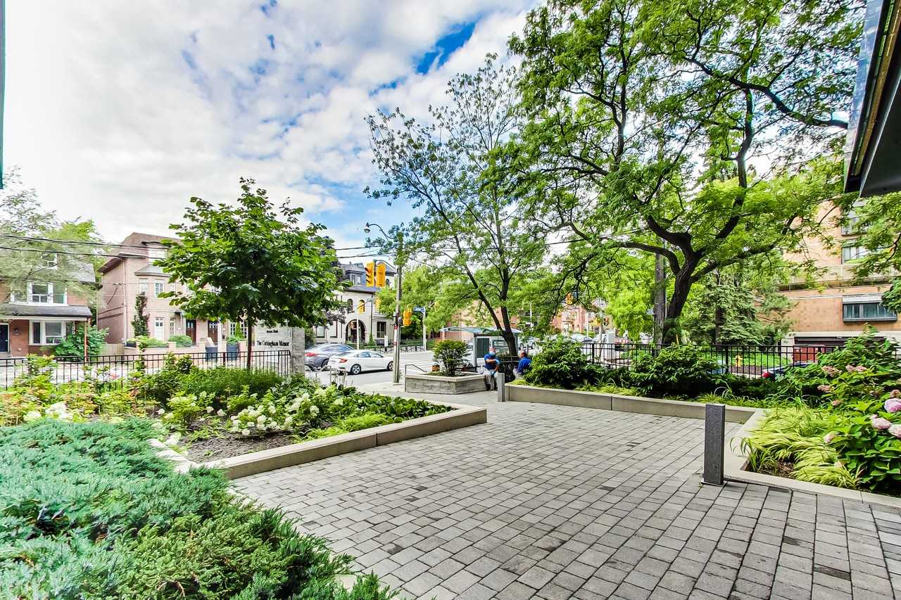 The Cottingham Manor - Photo 4 of 32