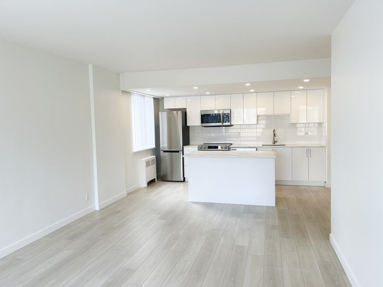 855 Jervis - Photo 4 of 10