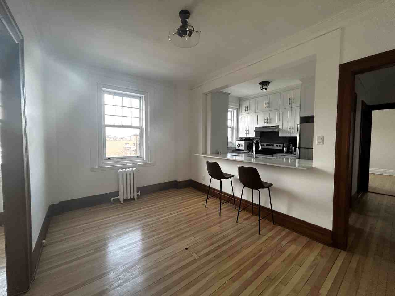 418 Claremont - Photo 4 of 9