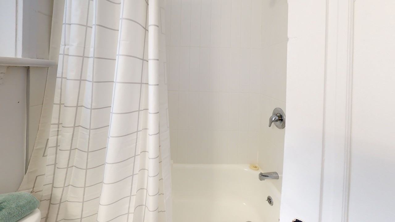 King Edward Avenue - Photo 6 of 10