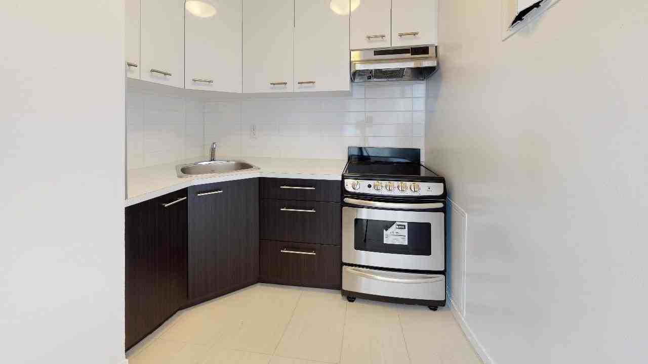235 Sherbrooke - Photo 2 of 50