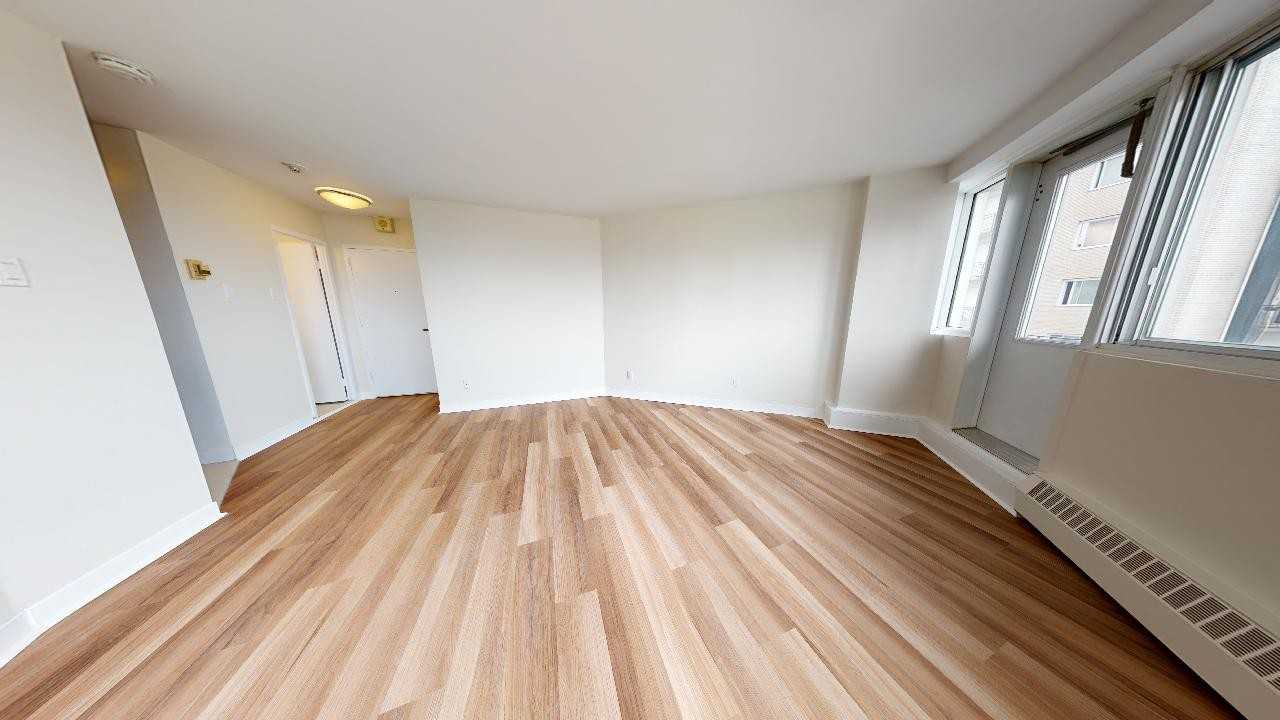 235 Sherbrooke - Photo 5 of 50