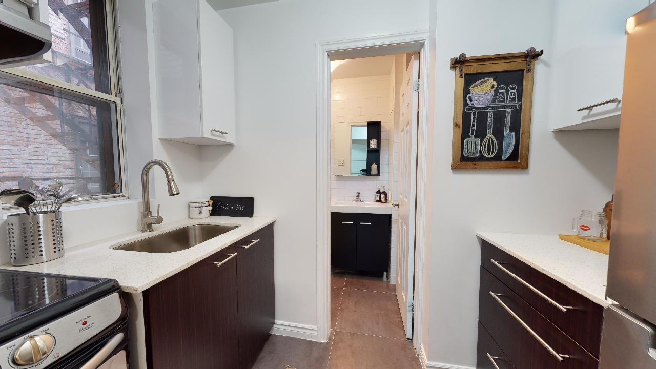 2054 Claremont - Photo 5 of 10