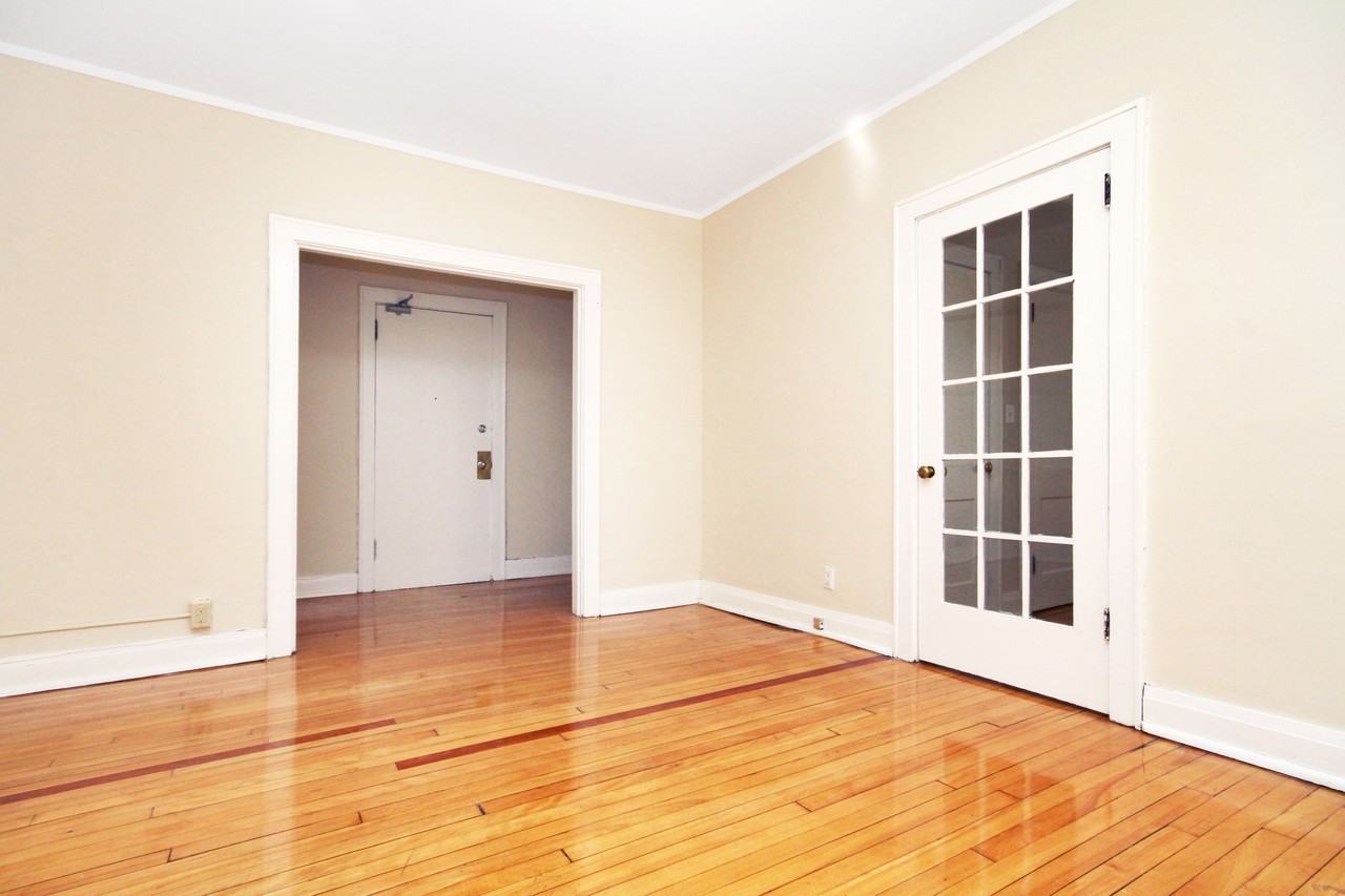 447 Somerset - Photo 3 of 7