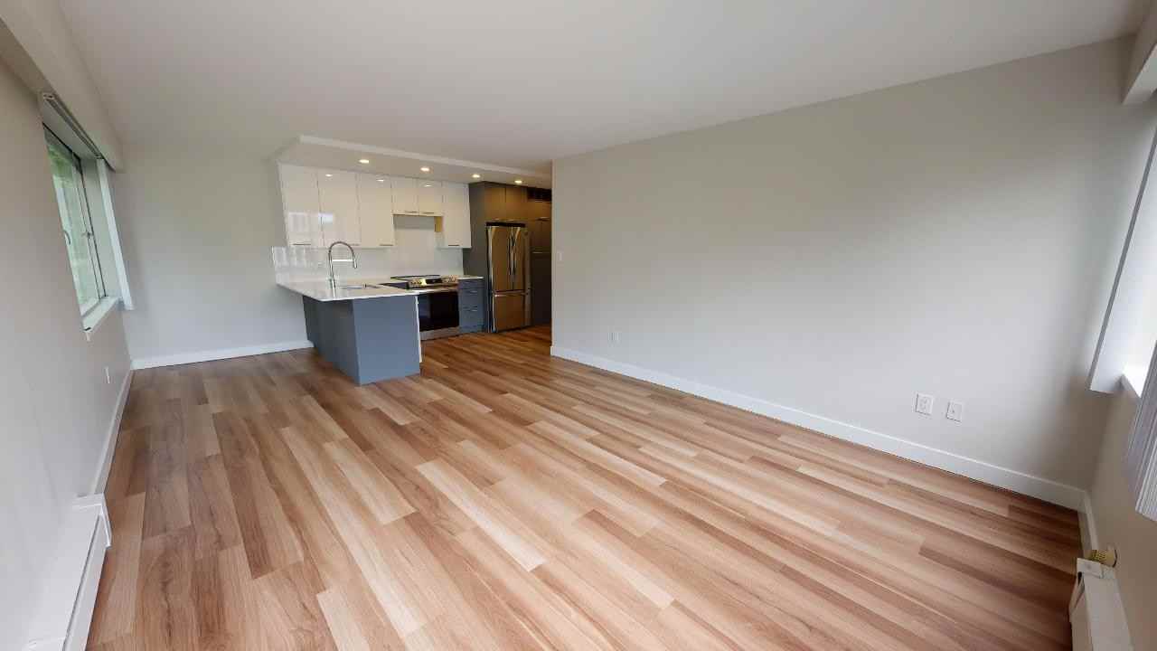 1270 Nicola - Photo 4 of 11