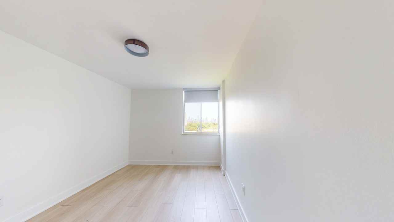 919 Dufferin - Photo 3 of 8