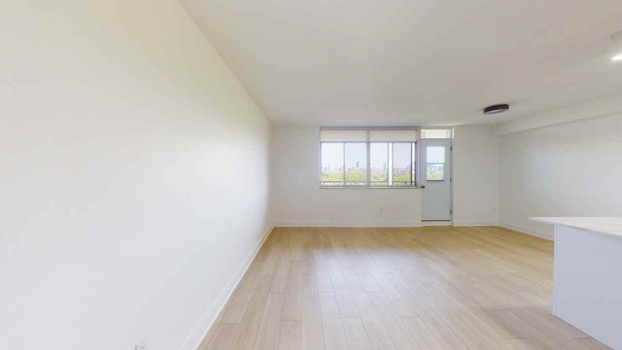 919 Dufferin - Photo 5 of 8