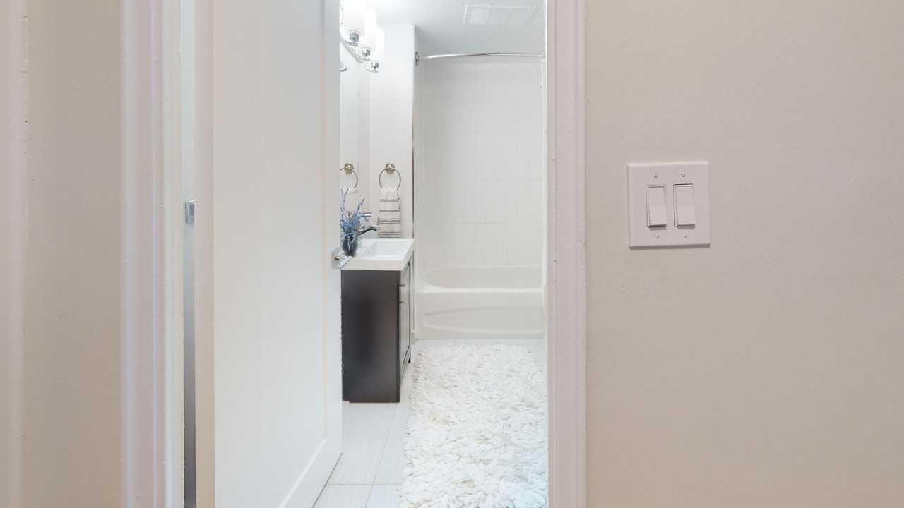 165 Ontario - Photo 5 of 38