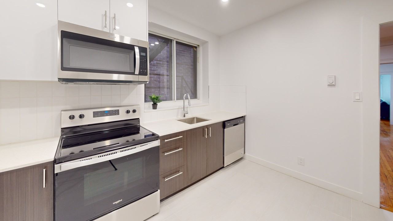 5881 Monkland - Photo 4 of 23