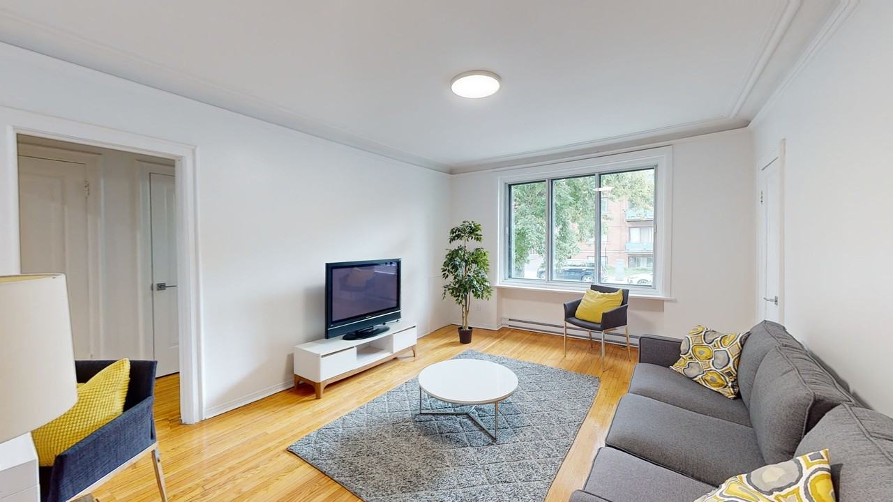 5881 Monkland - Photo 6 of 23