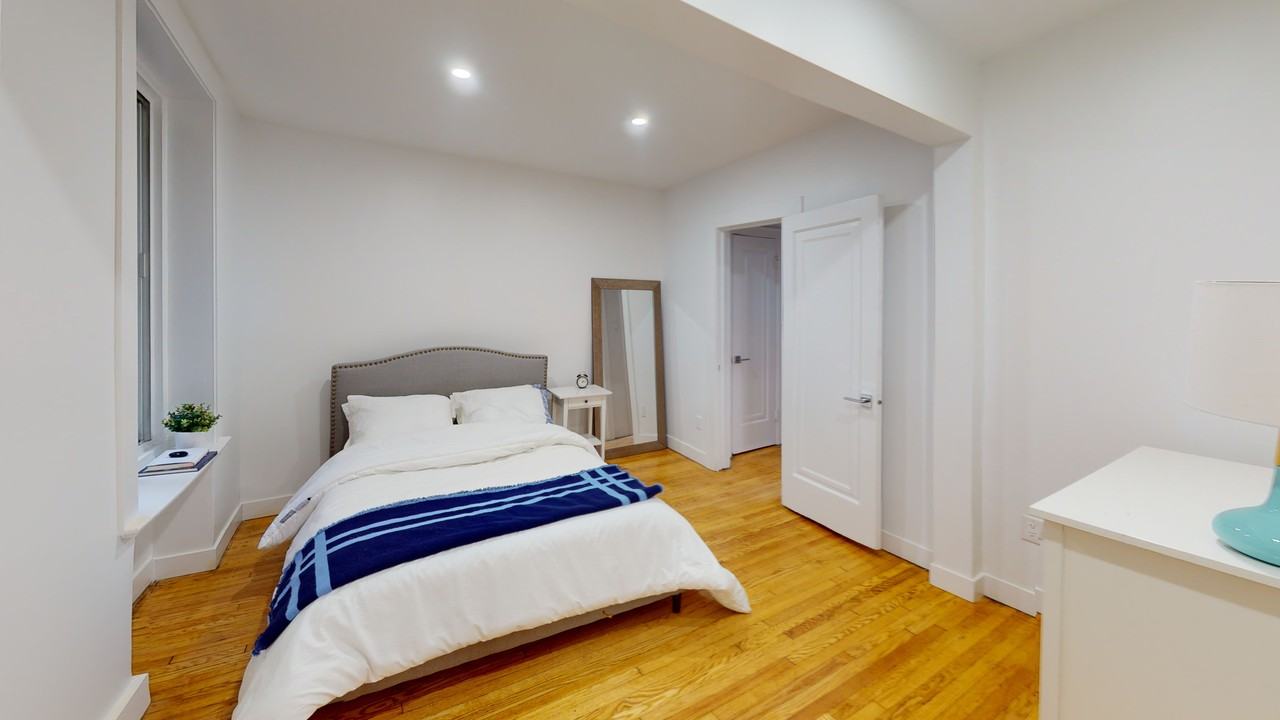 5881 Monkland - Photo 7 of 23