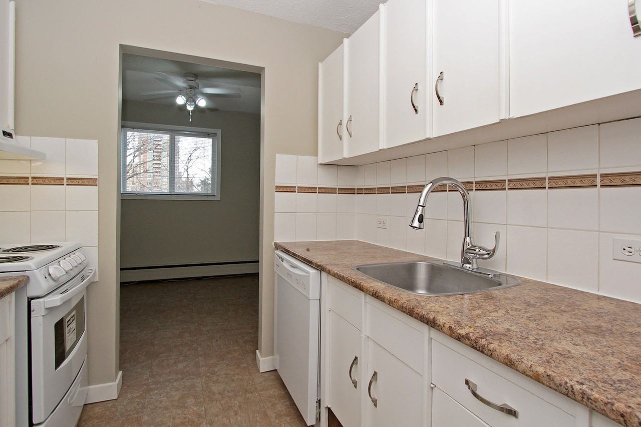 **LOWER MOUNT ROYAL**1909 on 12th Calgary - Photo 3 of 25