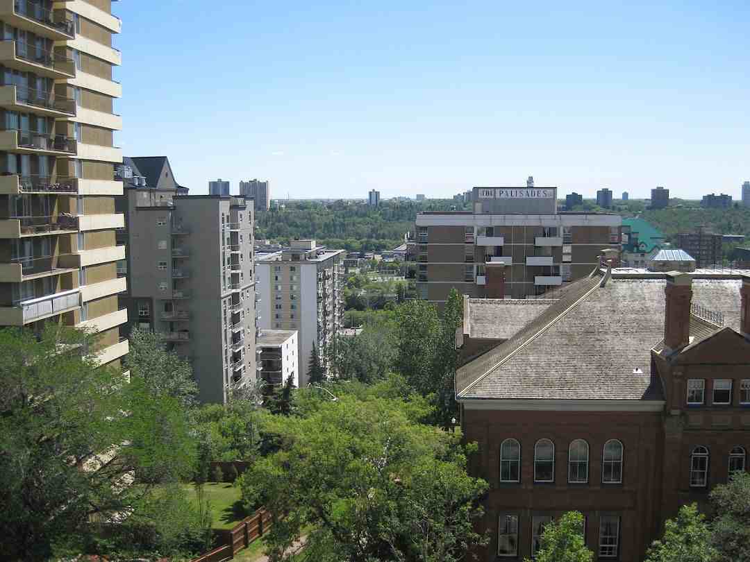 9910 104th - Photo 7 of 50