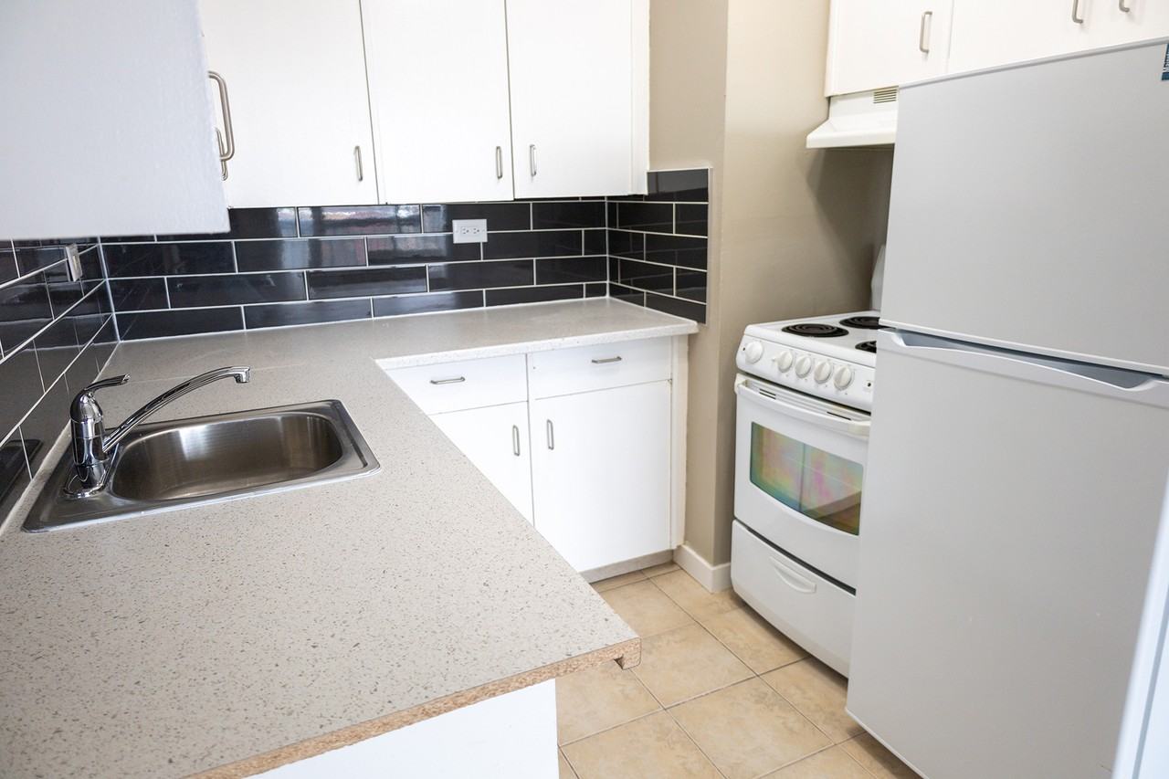 Astoria Manor - Photo 6 of 16