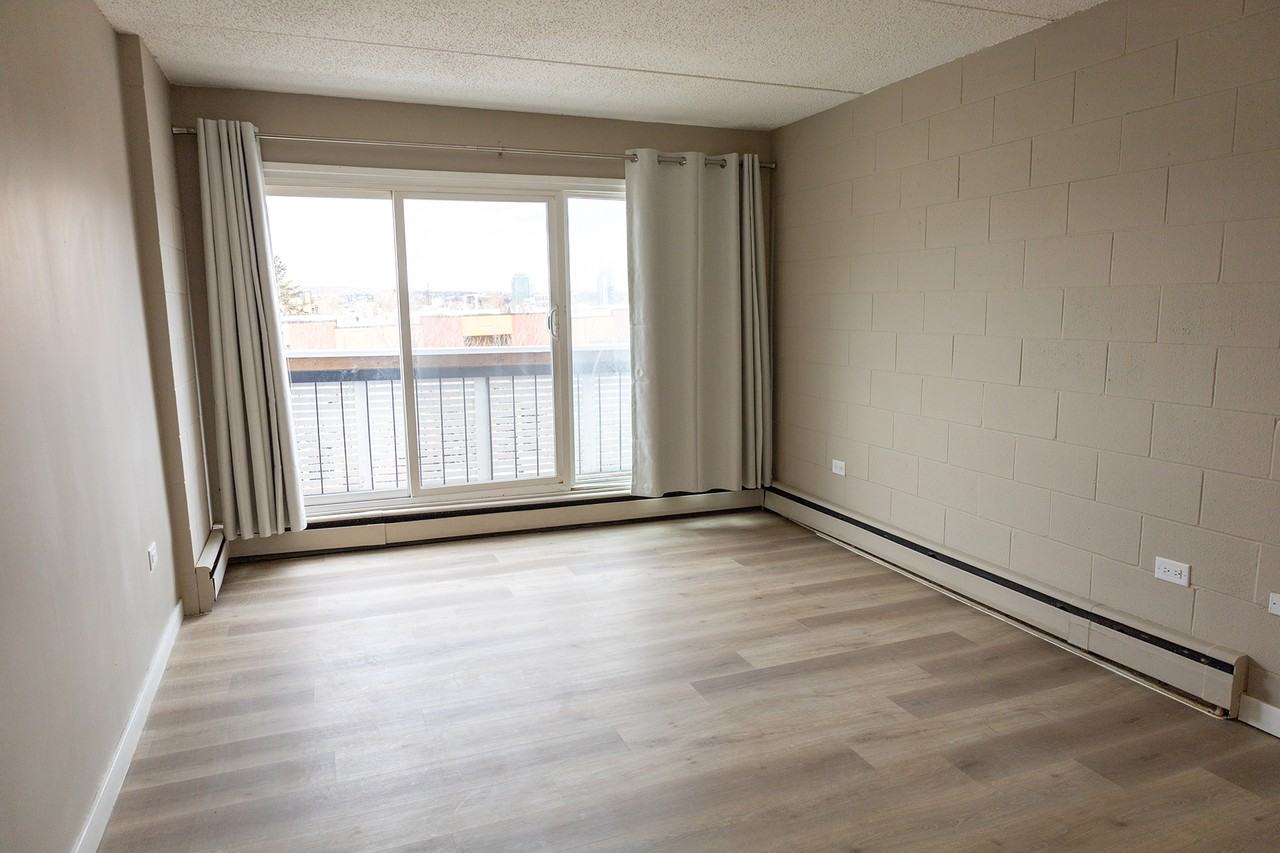 Astoria Manor - Photo 7 of 16