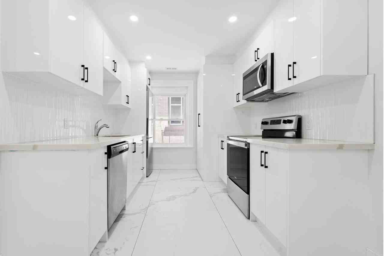 35 Wellington Street - Photo 4 of 12