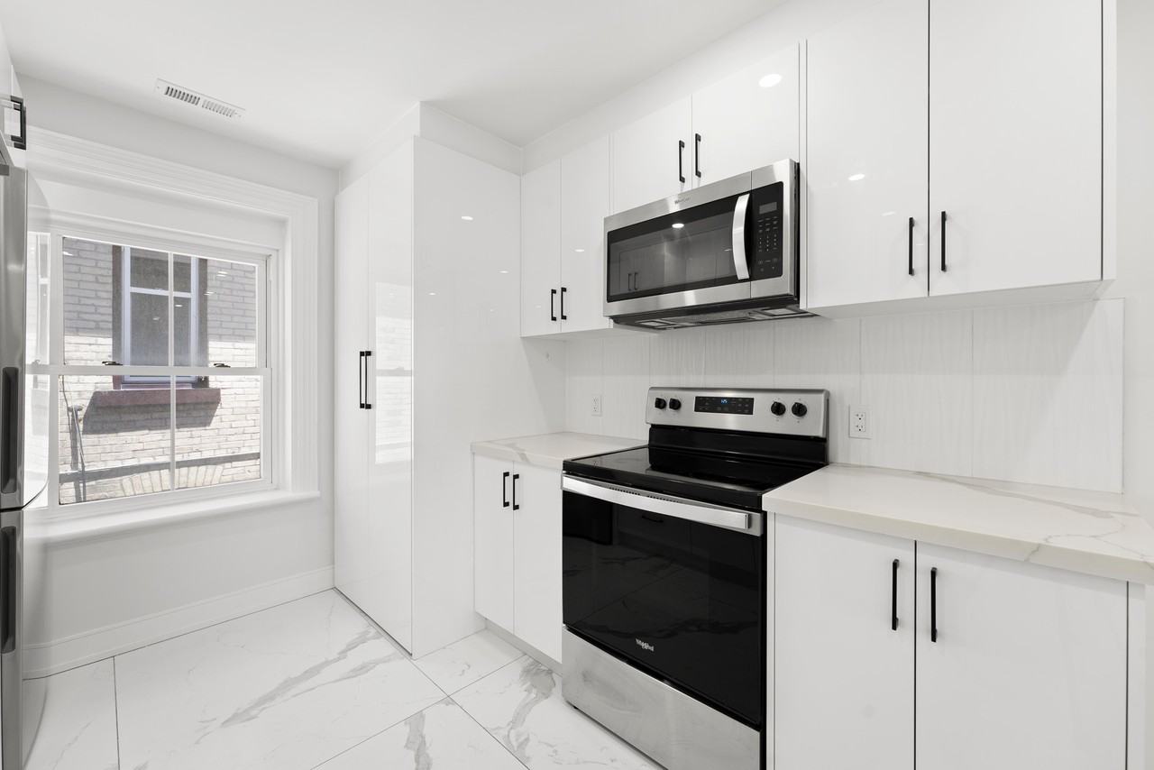 35 Wellington Street - Photo 6 of 12