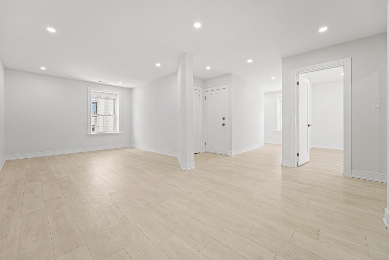 35 Wellington Street - Photo 7 of 12