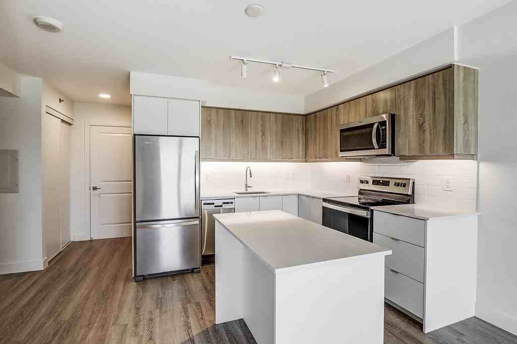 620 Martin Grove Rd - Photo 7 of 16