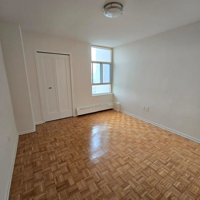 1010 Broadview Ave - Photo 4 of 50