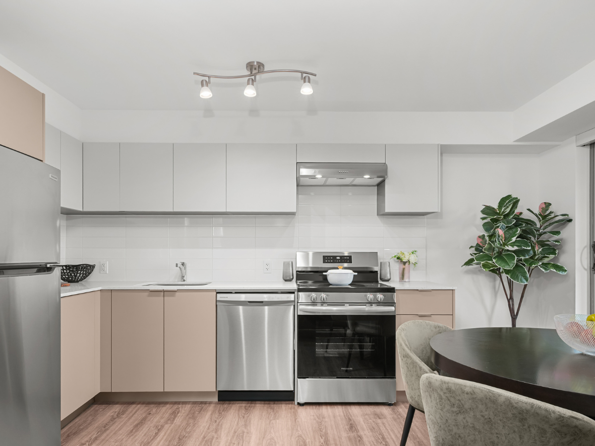 Manett - Photo 6 of 44