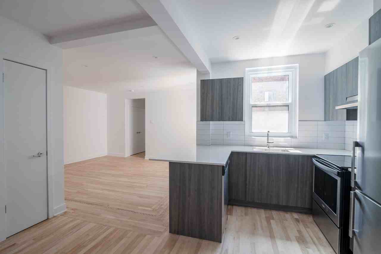 2105 Chomedey Street - Photo 2 of 9