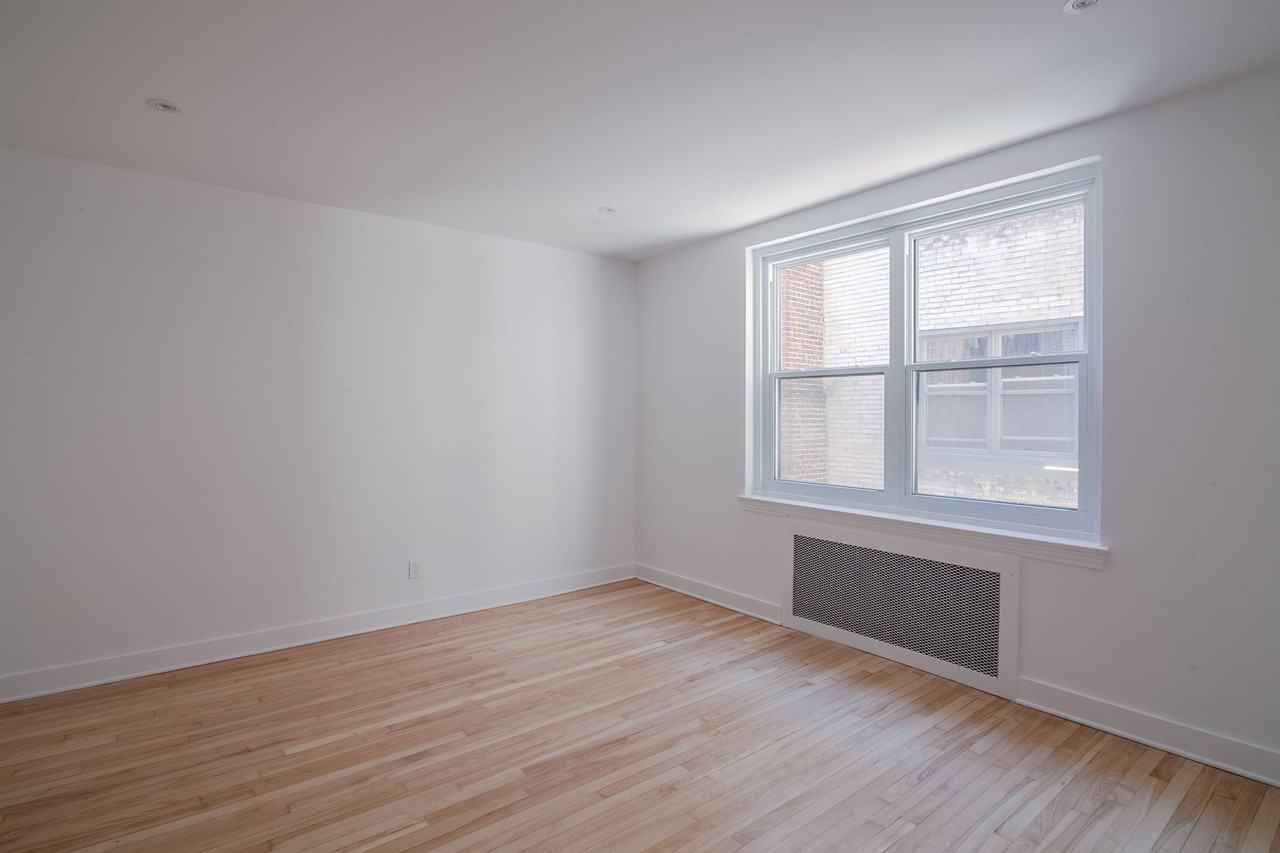 2105 Chomedey Street - Photo 3 of 9