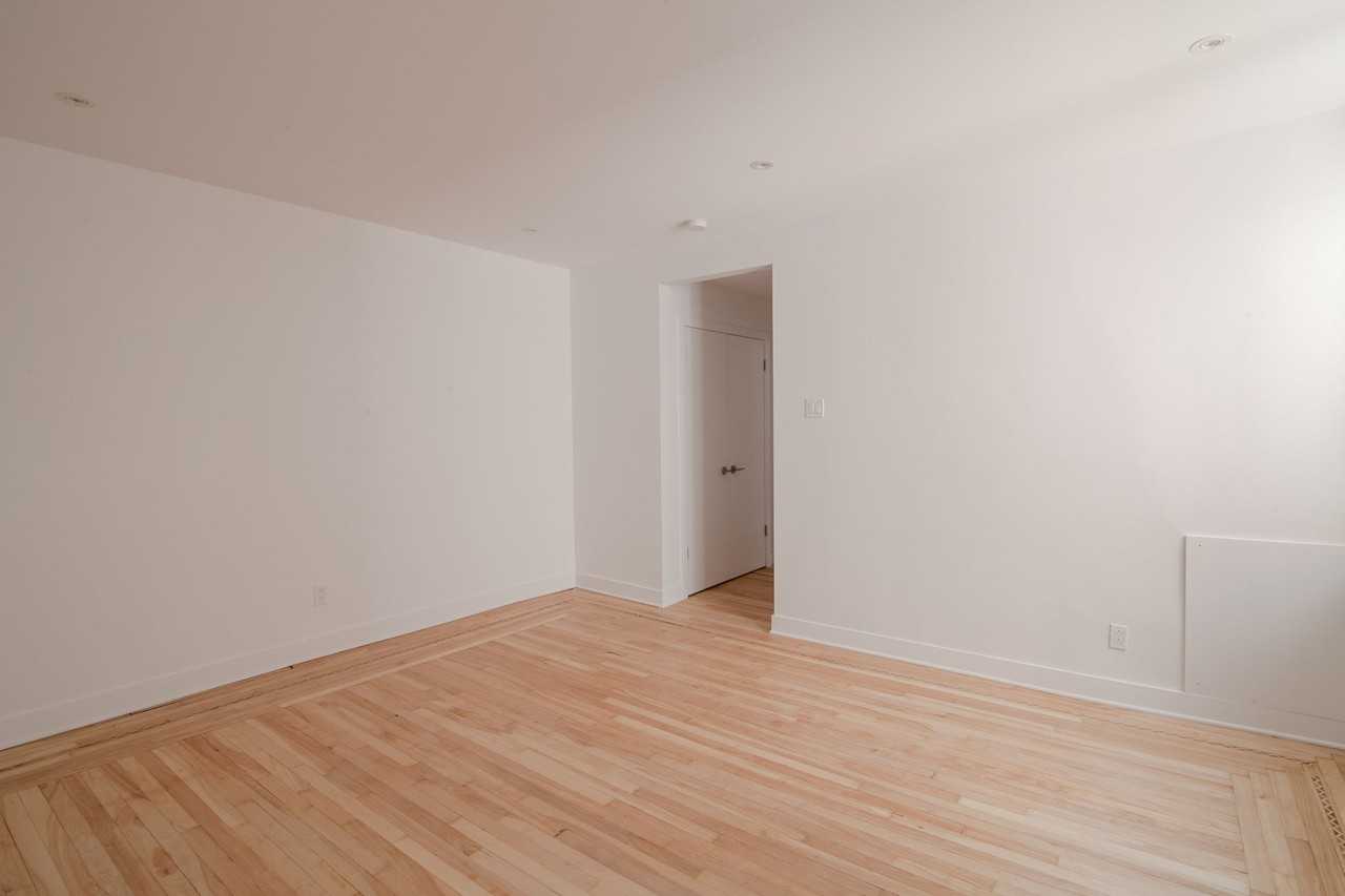 2105 Chomedey Street - Photo 4 of 9