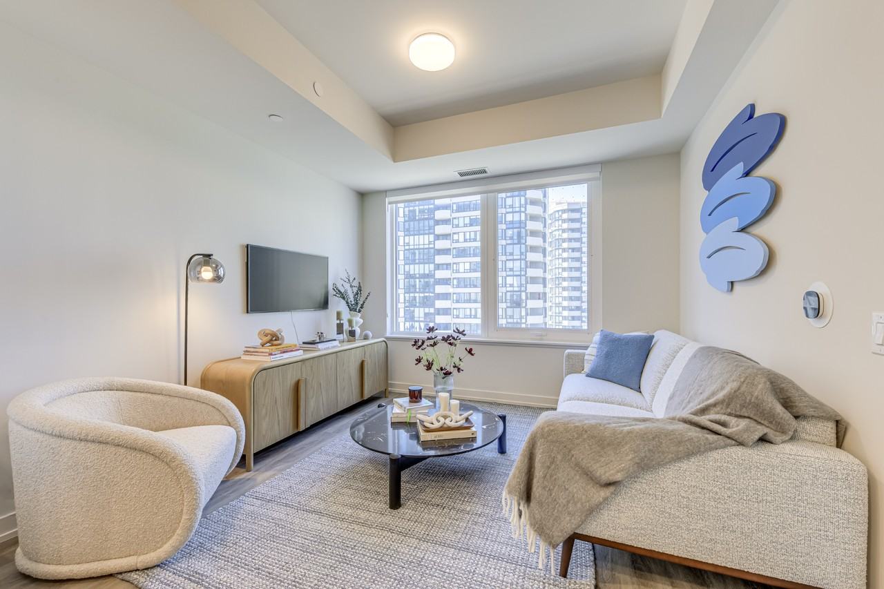 Dialogue - Photo 7 of 22