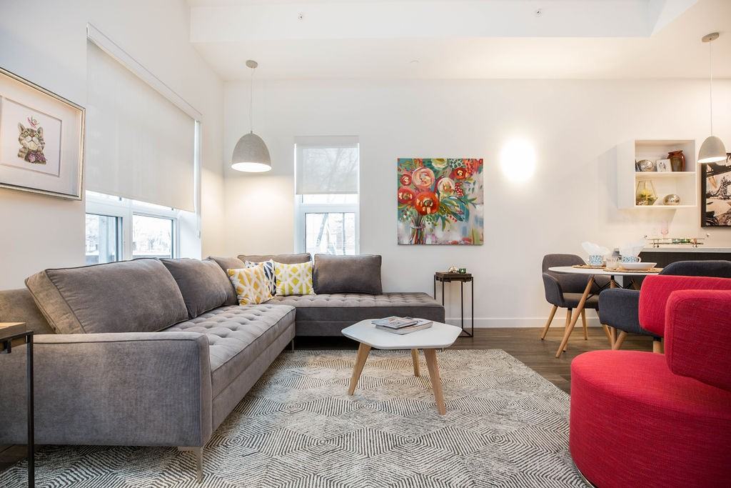 180 Roslyn - Photo 3 of 42