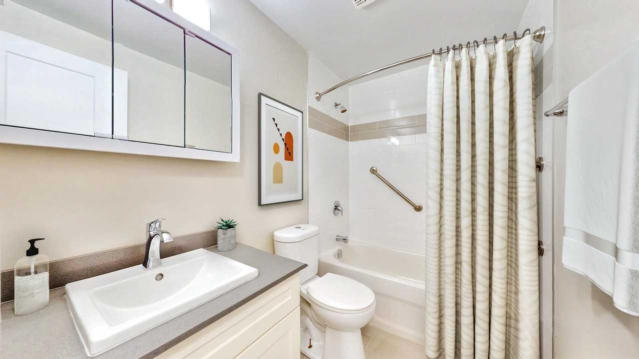 Bradley Court I/II - Photo 5 of 8