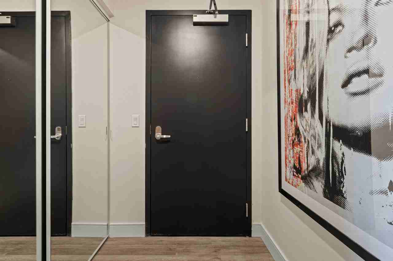 Soho Champagne 2 - Photo 4 of 31